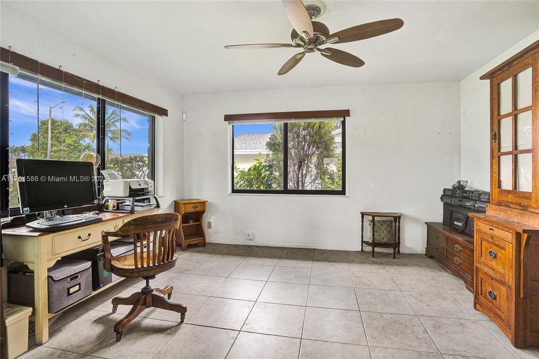 Recently Sold: $535,000 (3 beds, 2 baths, 1586 Square Feet)