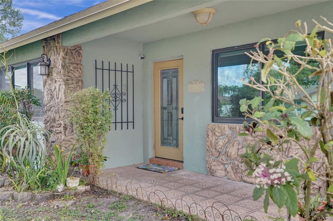 Recently Sold: $535,000 (3 beds, 2 baths, 1586 Square Feet)