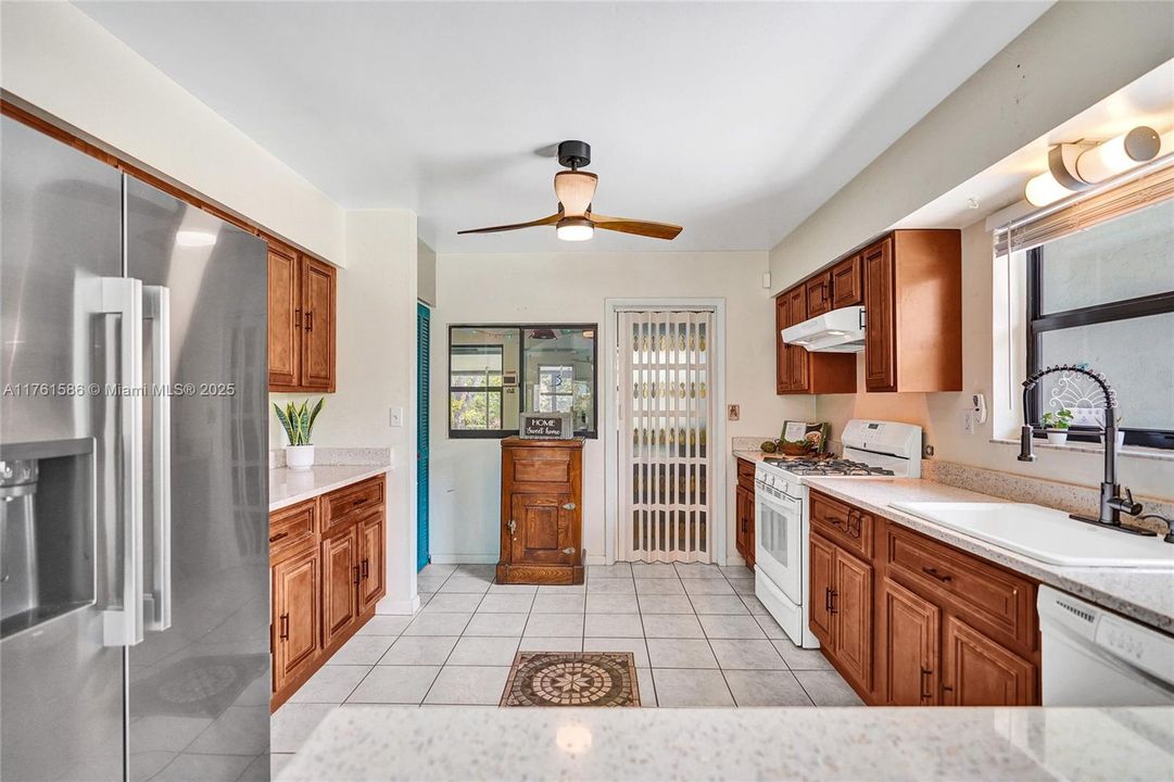 Recently Sold: $535,000 (3 beds, 2 baths, 1586 Square Feet)