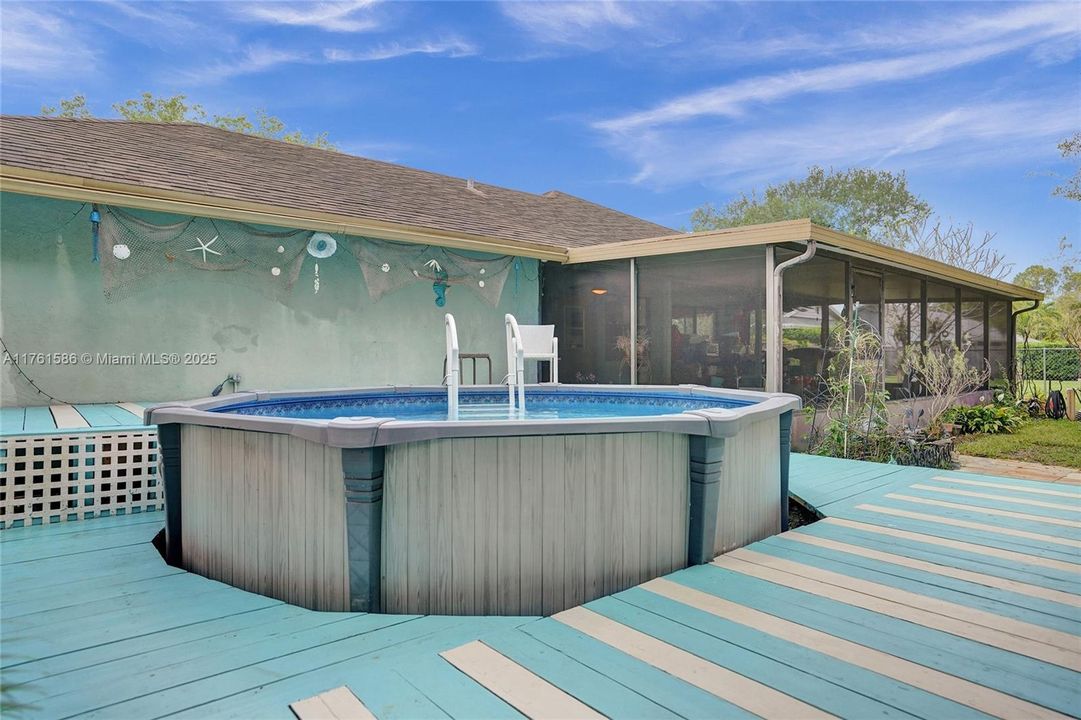 Recently Sold: $535,000 (3 beds, 2 baths, 1586 Square Feet)