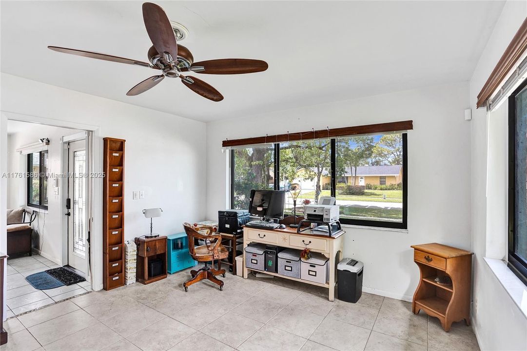 Recently Sold: $535,000 (3 beds, 2 baths, 1586 Square Feet)