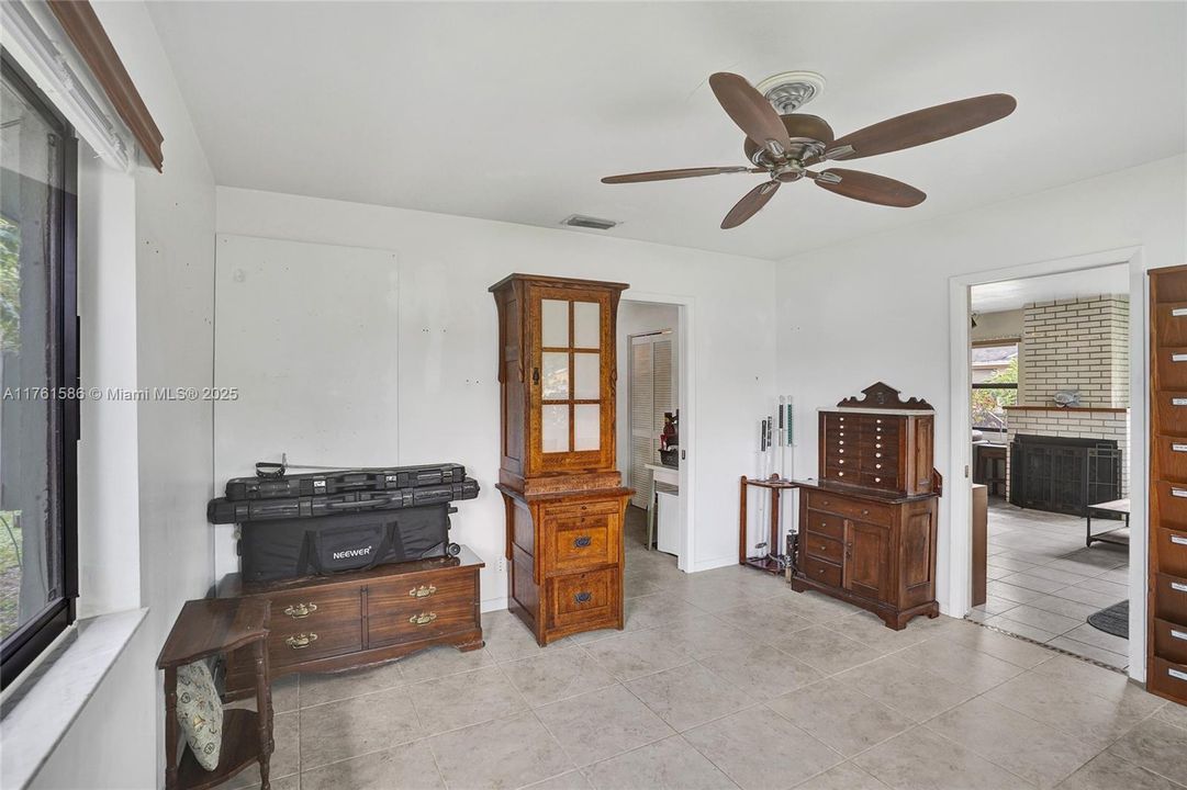 Recently Sold: $535,000 (3 beds, 2 baths, 1586 Square Feet)