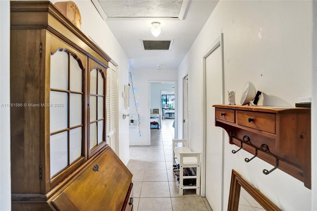 Recently Sold: $535,000 (3 beds, 2 baths, 1586 Square Feet)