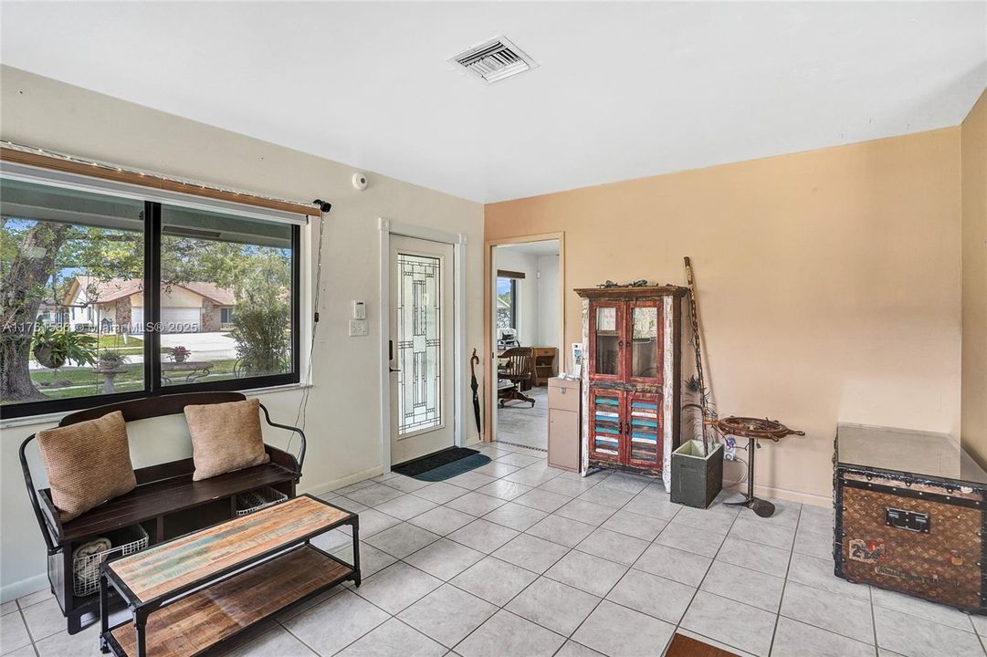 Recently Sold: $535,000 (3 beds, 2 baths, 1586 Square Feet)