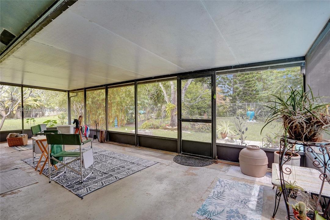 Recently Sold: $535,000 (3 beds, 2 baths, 1586 Square Feet)