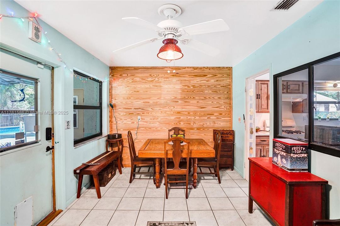 Recently Sold: $535,000 (3 beds, 2 baths, 1586 Square Feet)