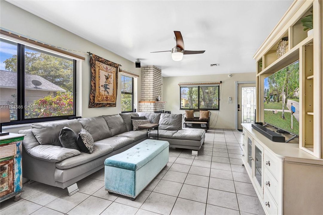 Recently Sold: $535,000 (3 beds, 2 baths, 1586 Square Feet)