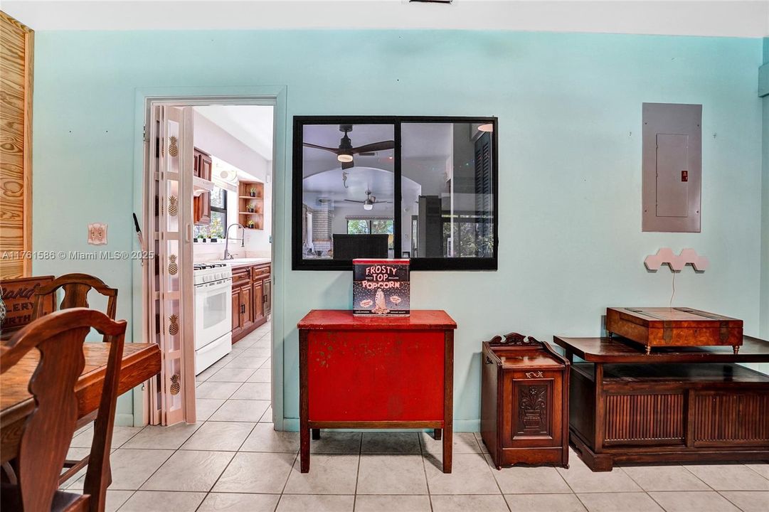 Recently Sold: $535,000 (3 beds, 2 baths, 1586 Square Feet)