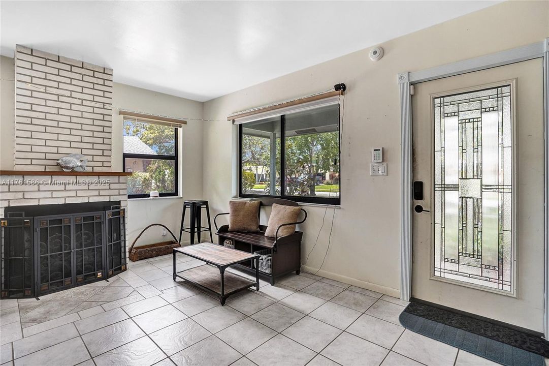 Recently Sold: $535,000 (3 beds, 2 baths, 1586 Square Feet)