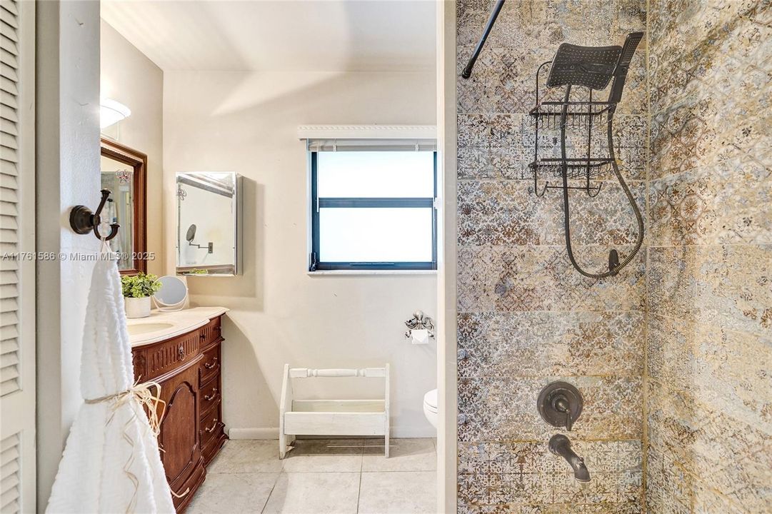 Recently Sold: $535,000 (3 beds, 2 baths, 1586 Square Feet)