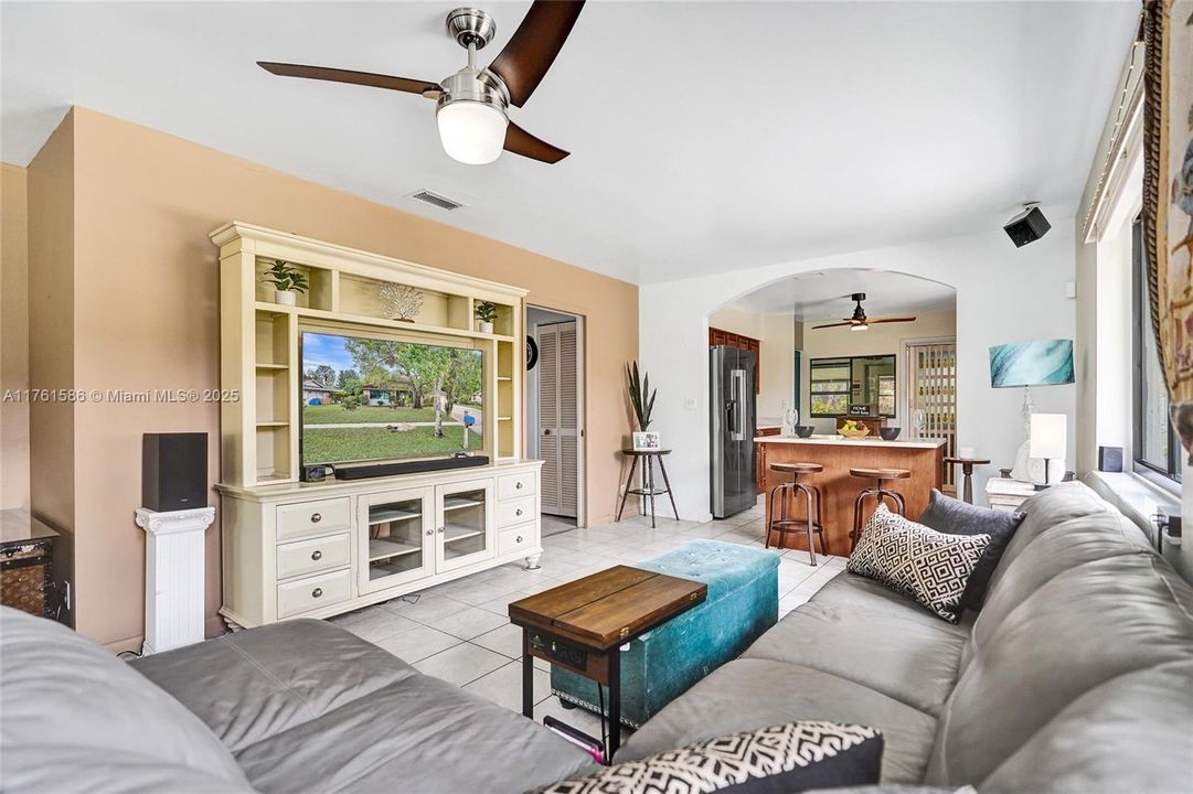 Recently Sold: $535,000 (3 beds, 2 baths, 1586 Square Feet)