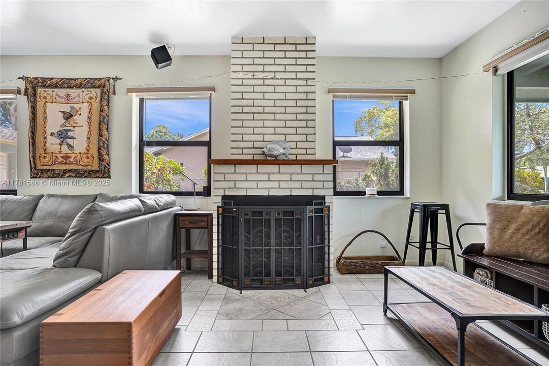 Recently Sold: $535,000 (3 beds, 2 baths, 1586 Square Feet)