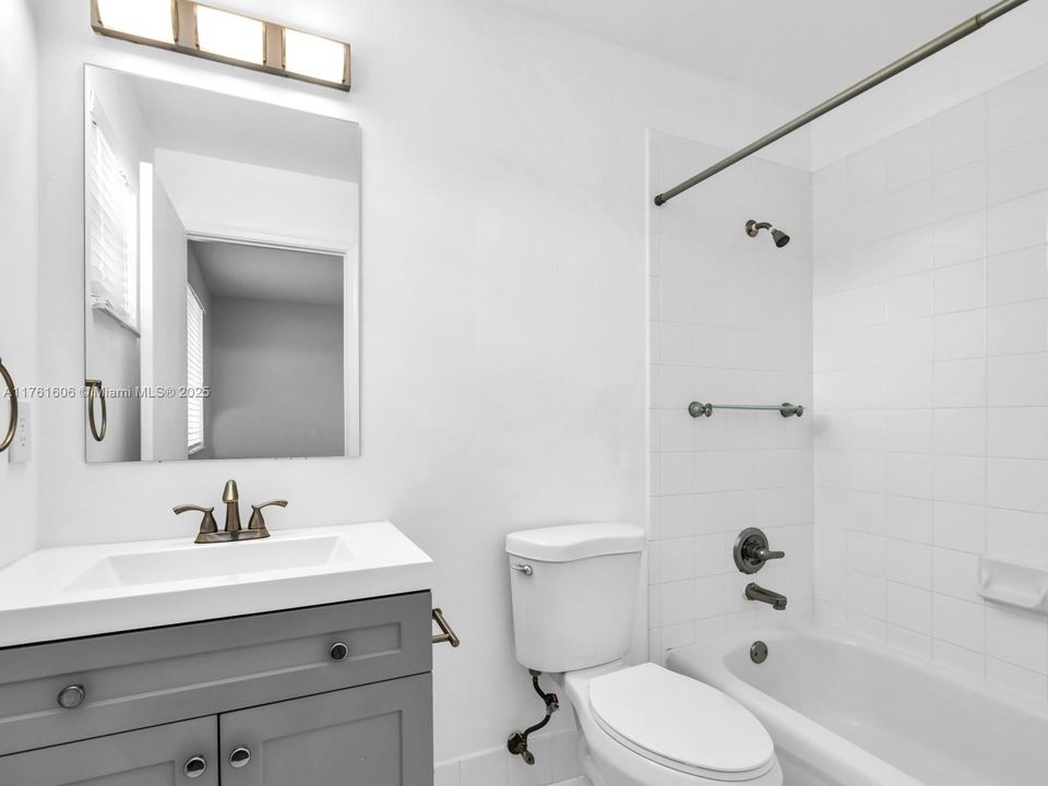 For Sale: $469,000 (2 beds, 2 baths, 1155 Square Feet)