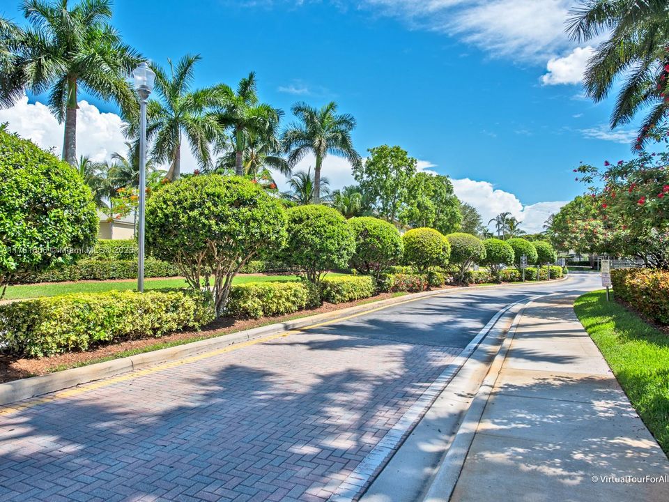 For Sale: $469,000 (2 beds, 2 baths, 1155 Square Feet)