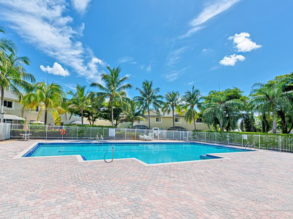 For Sale: $469,000 (2 beds, 2 baths, 1155 Square Feet)