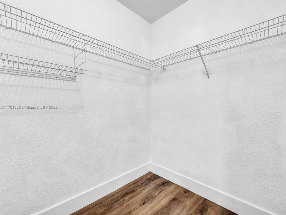 For Sale: $469,000 (2 beds, 2 baths, 1155 Square Feet)