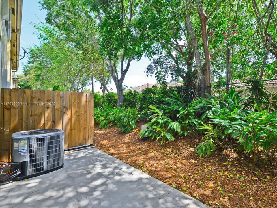 For Sale: $469,000 (2 beds, 2 baths, 1155 Square Feet)