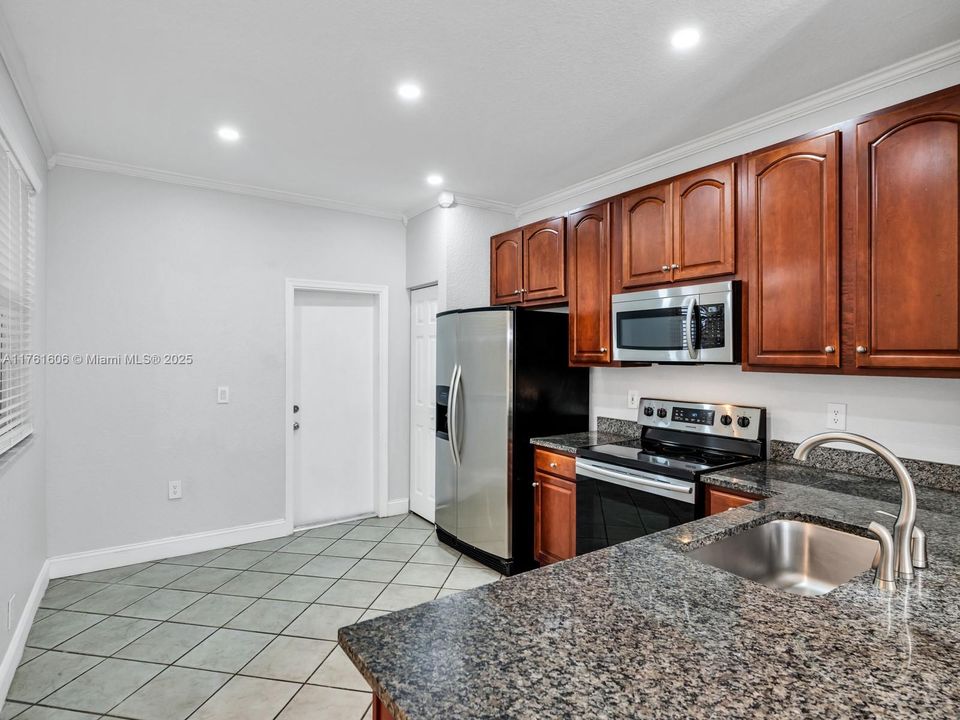 For Sale: $469,000 (2 beds, 2 baths, 1155 Square Feet)