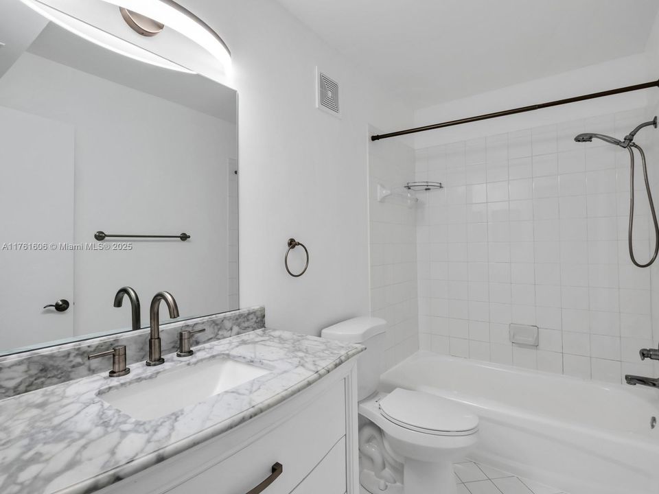 For Sale: $469,000 (2 beds, 2 baths, 1155 Square Feet)