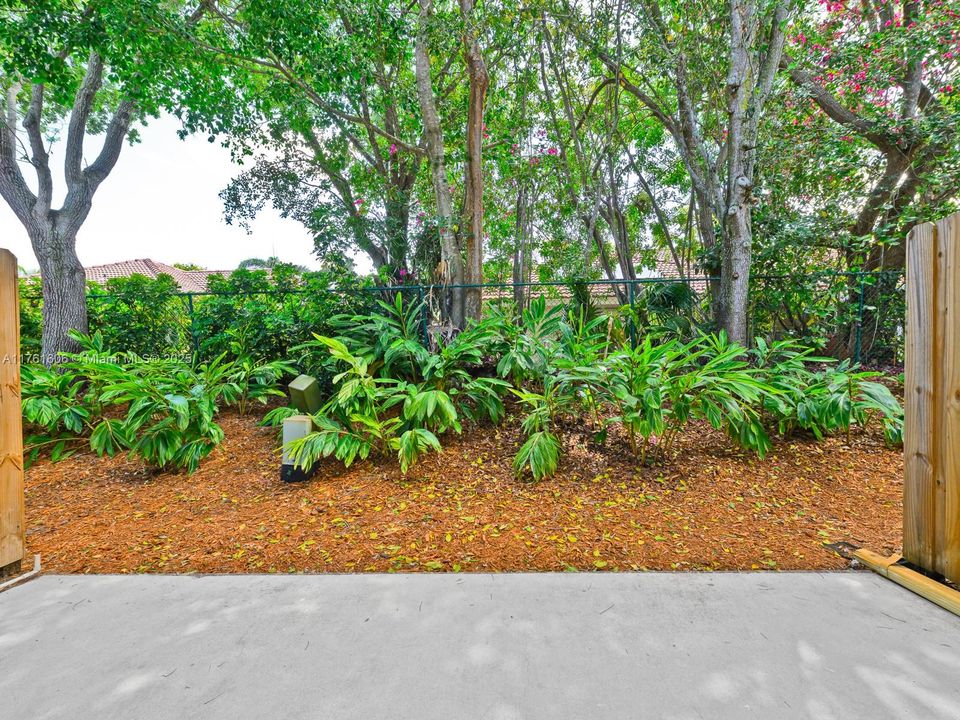 For Sale: $469,000 (2 beds, 2 baths, 1155 Square Feet)