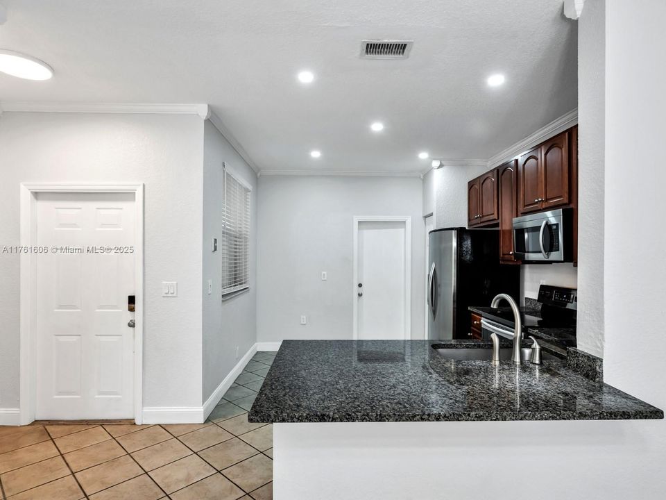 For Sale: $469,000 (2 beds, 2 baths, 1155 Square Feet)
