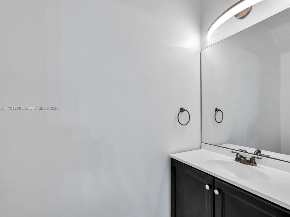 For Sale: $469,000 (2 beds, 2 baths, 1155 Square Feet)