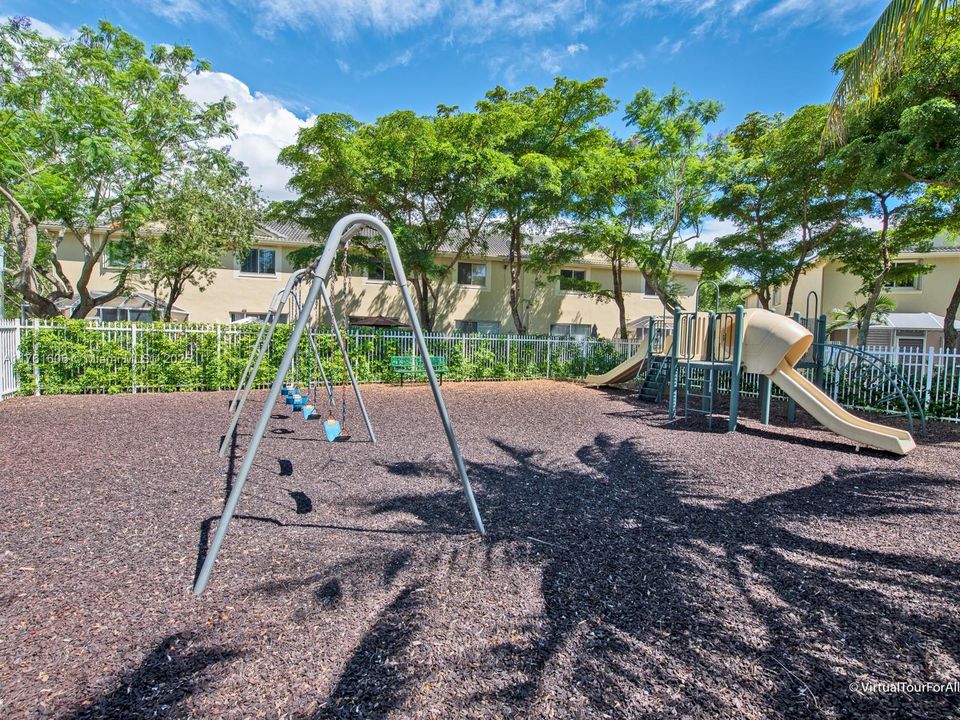 For Sale: $469,000 (2 beds, 2 baths, 1155 Square Feet)