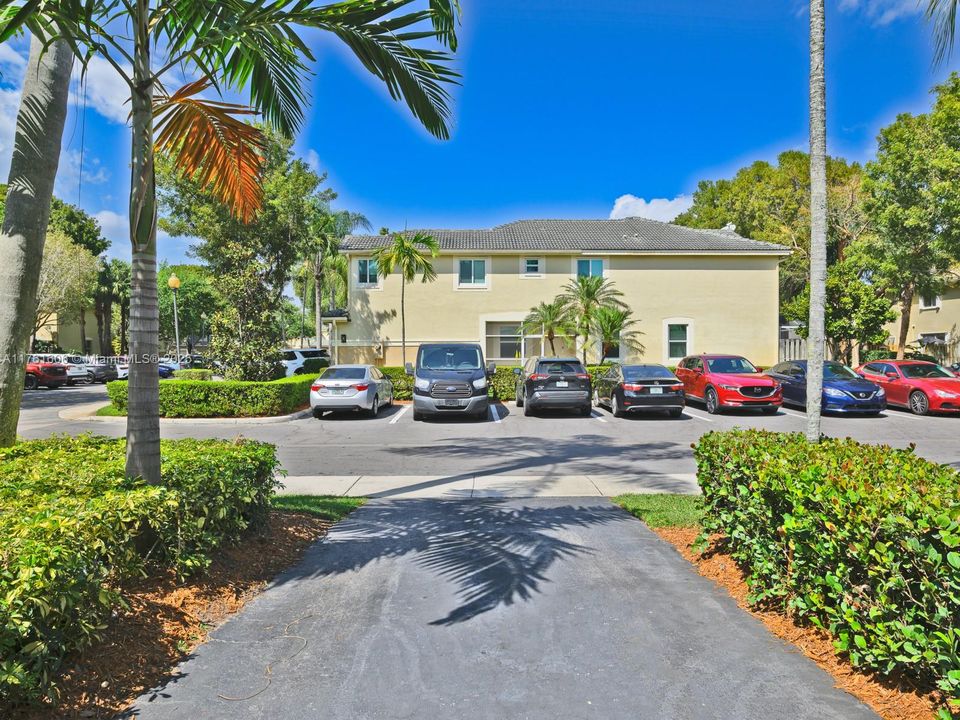 For Sale: $469,000 (2 beds, 2 baths, 1155 Square Feet)