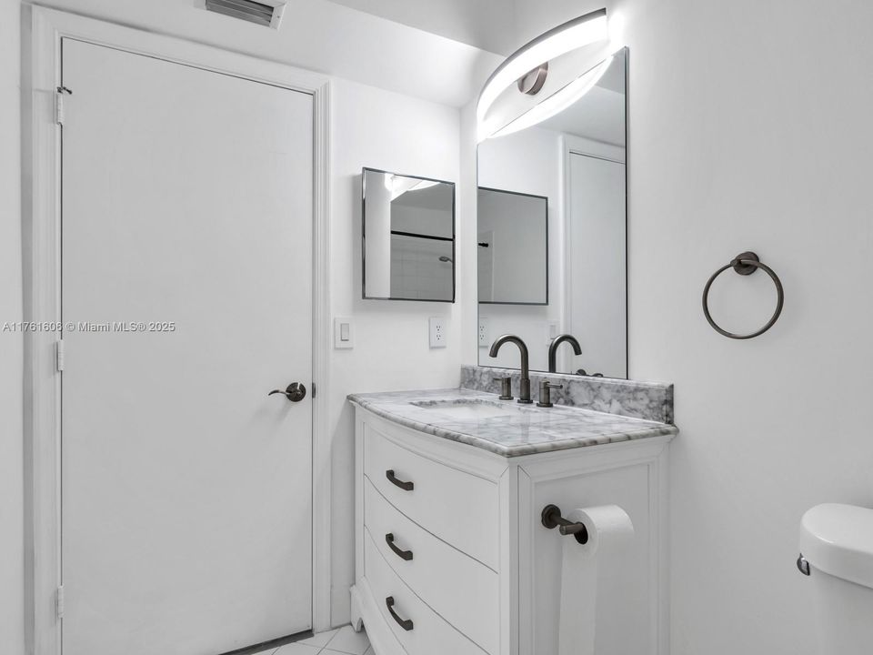 For Sale: $469,000 (2 beds, 2 baths, 1155 Square Feet)
