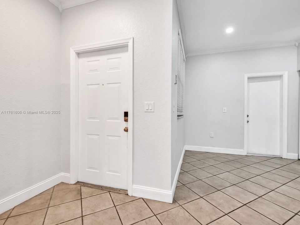 For Sale: $469,000 (2 beds, 2 baths, 1155 Square Feet)