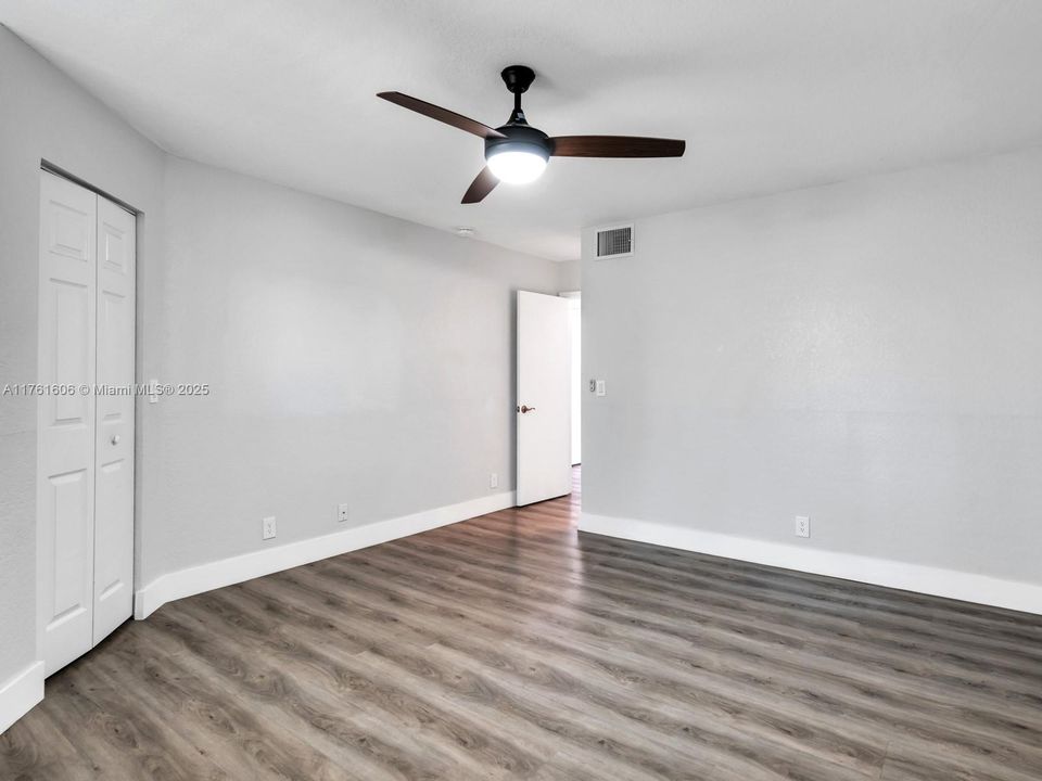 For Sale: $469,000 (2 beds, 2 baths, 1155 Square Feet)