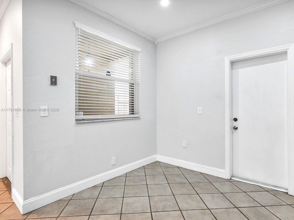 For Sale: $469,000 (2 beds, 2 baths, 1155 Square Feet)