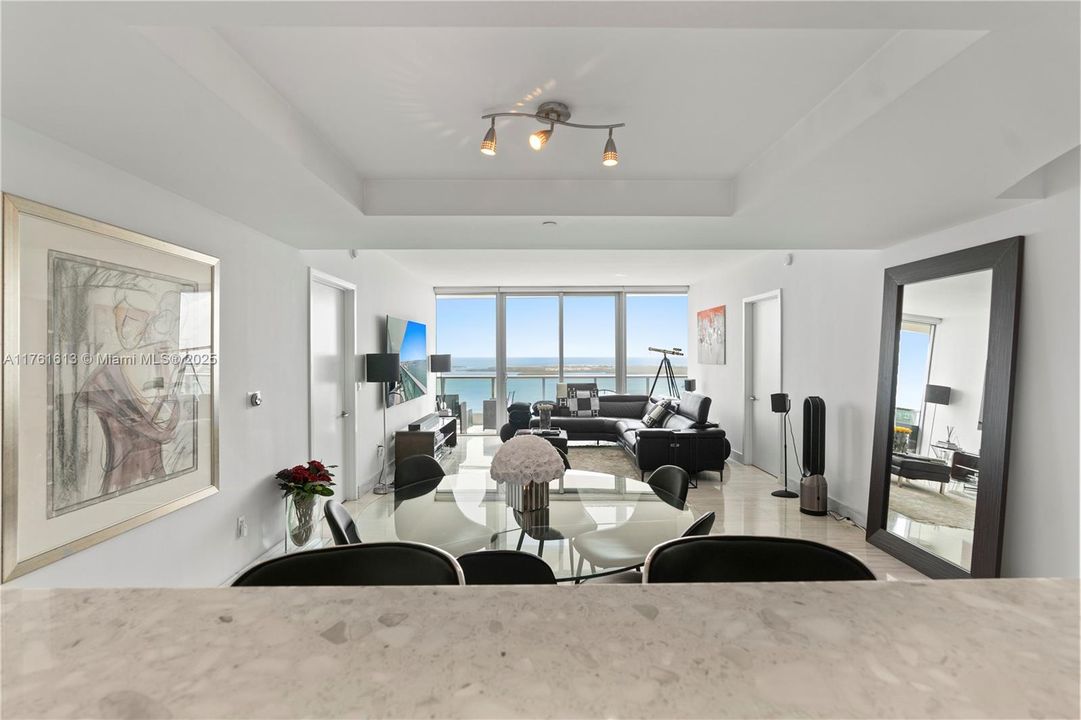 Недавно продано: $1,599,300 (2 спален, 3 ванн, 1730 Квадратных фут)