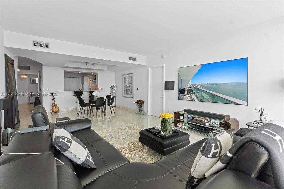 Недавно продано: $1,599,300 (2 спален, 3 ванн, 1730 Квадратных фут)