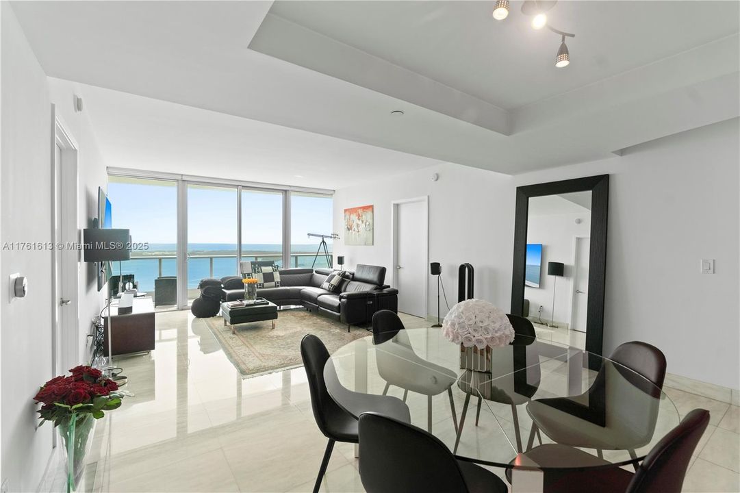 Недавно продано: $1,599,300 (2 спален, 3 ванн, 1730 Квадратных фут)