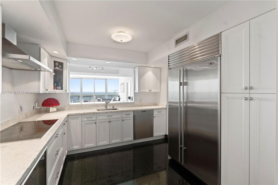 Недавно продано: $1,599,300 (2 спален, 3 ванн, 1730 Квадратных фут)