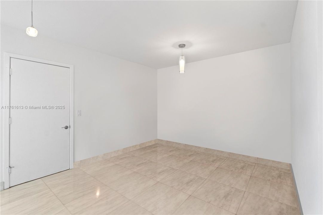 Недавно продано: $1,599,300 (2 спален, 3 ванн, 1730 Квадратных фут)