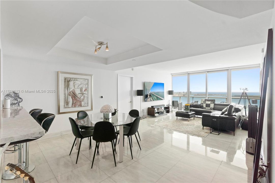 Недавно продано: $1,599,300 (2 спален, 3 ванн, 1730 Квадратных фут)