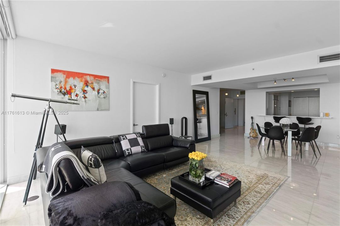 Недавно продано: $1,599,300 (2 спален, 3 ванн, 1730 Квадратных фут)