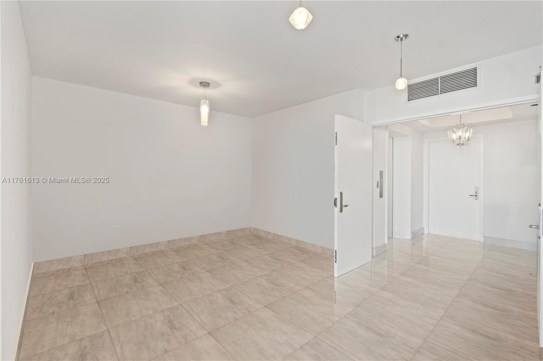 Недавно продано: $1,599,300 (2 спален, 3 ванн, 1730 Квадратных фут)