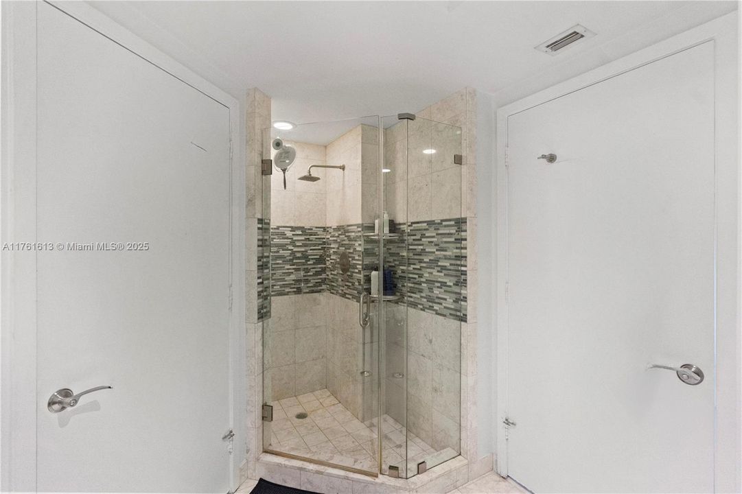 Недавно продано: $1,599,300 (2 спален, 3 ванн, 1730 Квадратных фут)