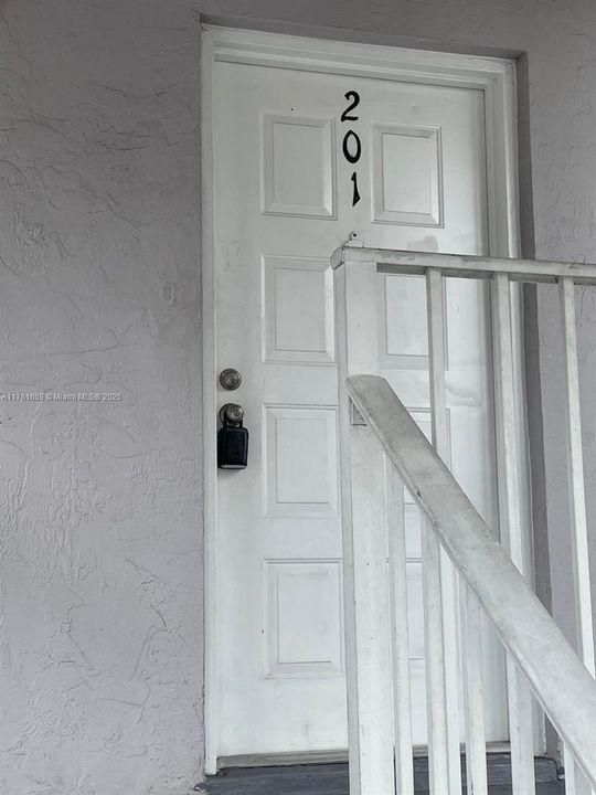 Recently Sold: $273,000 (2 beds, 1 baths, 1024 Square Feet)