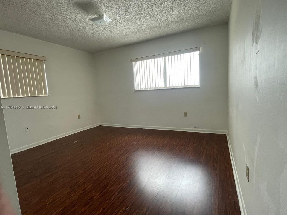 Recently Sold: $273,000 (2 beds, 1 baths, 1024 Square Feet)