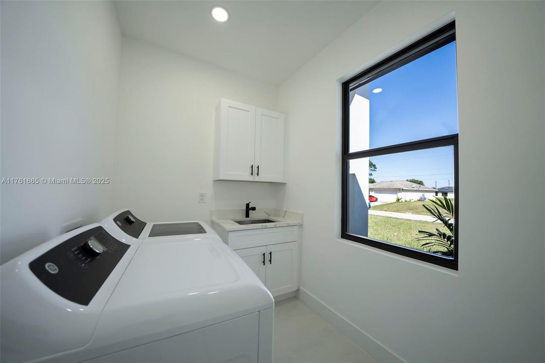 For Sale: $379,000 (4 beds, 2 baths, 1927 Square Feet)