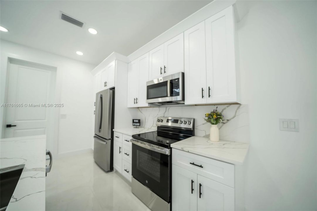 For Sale: $379,000 (4 beds, 2 baths, 1927 Square Feet)