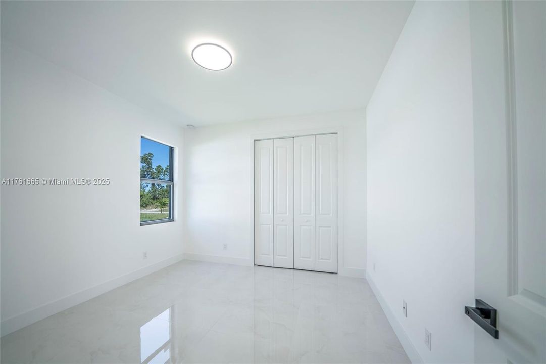 For Sale: $379,000 (4 beds, 2 baths, 1927 Square Feet)