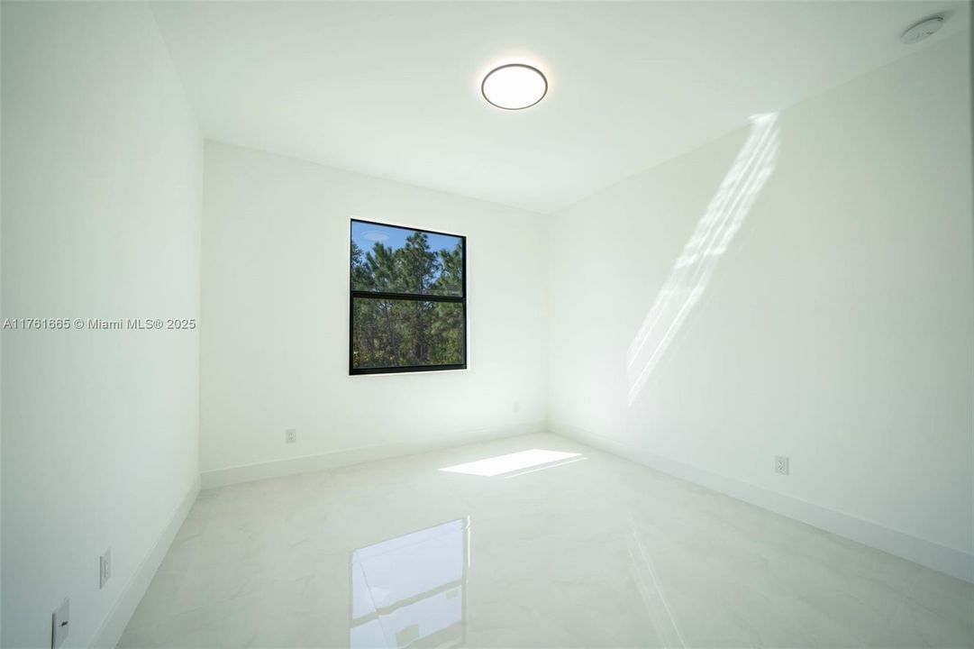 For Sale: $379,000 (4 beds, 2 baths, 1927 Square Feet)