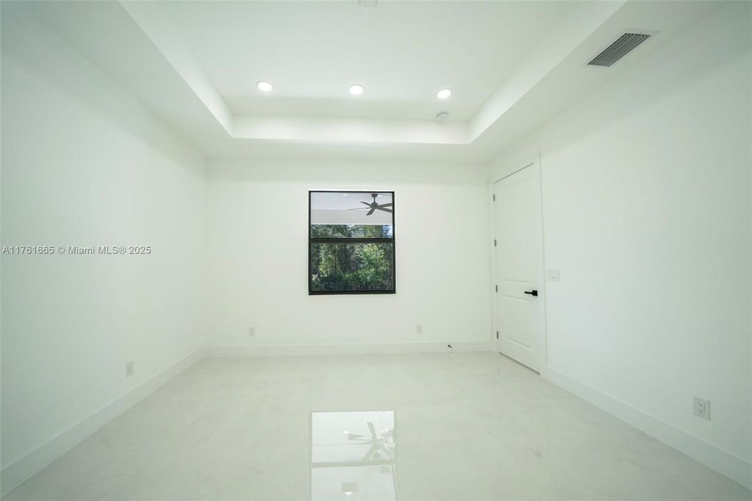 For Sale: $379,000 (4 beds, 2 baths, 1927 Square Feet)