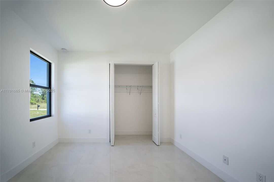 For Sale: $379,000 (4 beds, 2 baths, 1927 Square Feet)