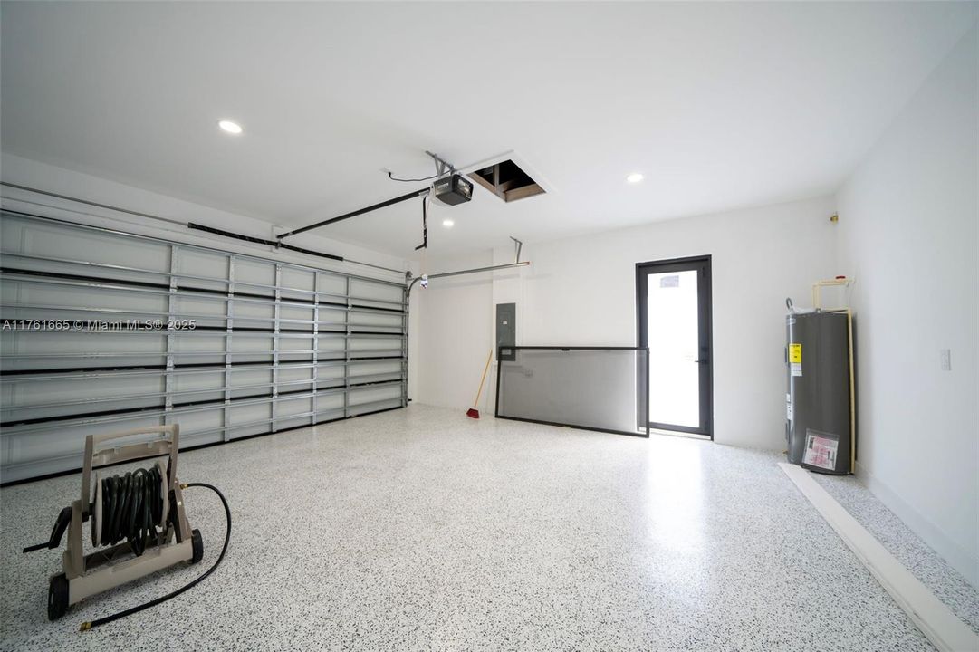 For Sale: $379,000 (4 beds, 2 baths, 1927 Square Feet)